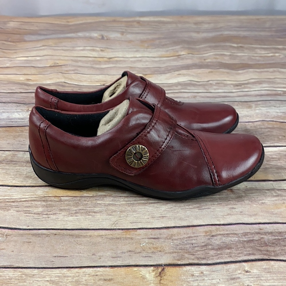 9M New Deep Red Clark’s Slip On